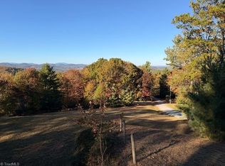718 Green Mountain Rd, Sparta, NC 28675