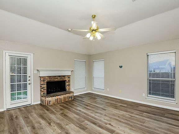 3rd image of 1054 Springwood Dr