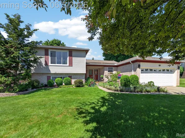 309 Antoinette Dr, Rochester Hills, MI 48309