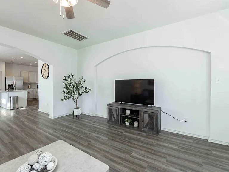 2672 Blackstone Dr — Photo 7