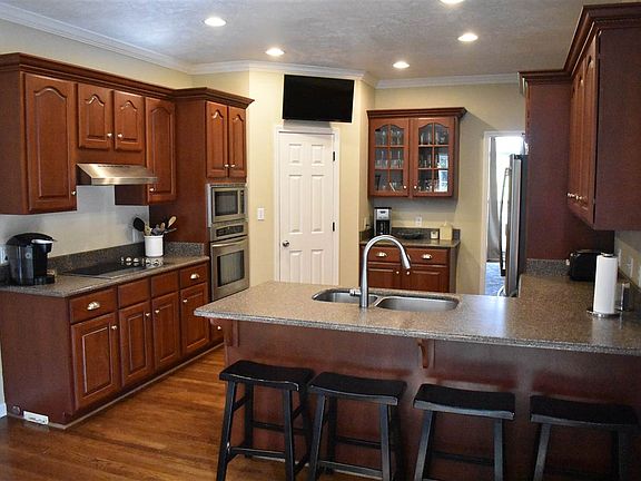 2nd image of 1575 Club House Dr