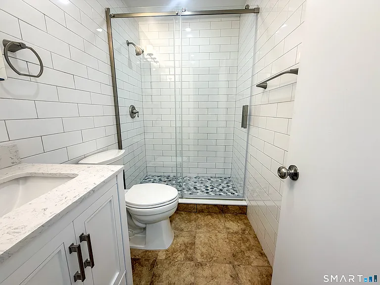 575 Bank St — Photo 6
