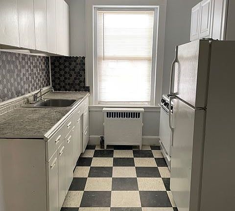 3rd image of 831 Elm St APT C1