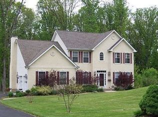 211 Pinewood Ln, Perkasie, PA 18944