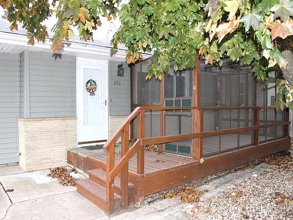3rd image of 203 4th Ave E