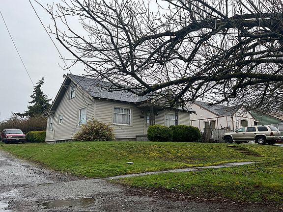 3rd image of 212 E 46th St
