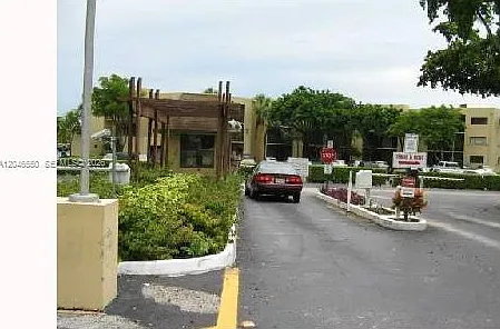 The Horizons Condo #7 — Photo 3