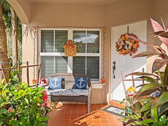 3rd image of 7981 S Southwood Cir