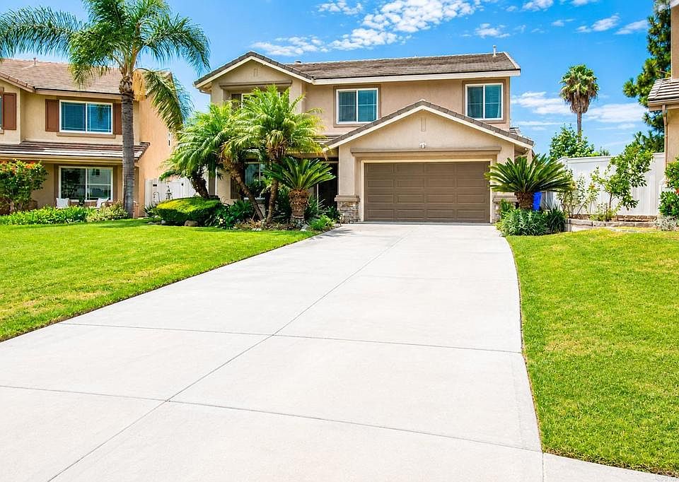 1st image of 421 Lexington Cir