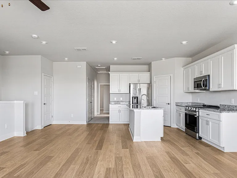 7146 Magnolia Vlg #201 — Photo 17