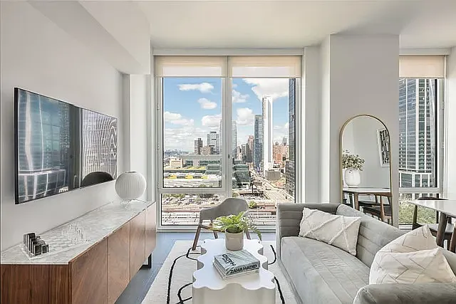 606 W 30th St #26F — Photo 3