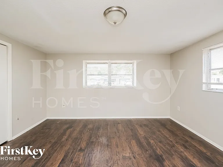 10905 Kingsbridge Rd — Photo 11
