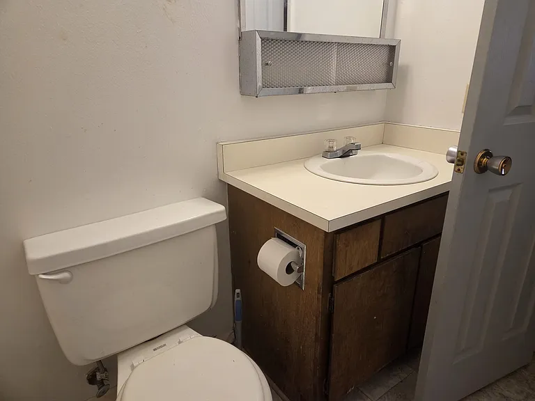 1008 E Logan Ave #3 — Photo 8