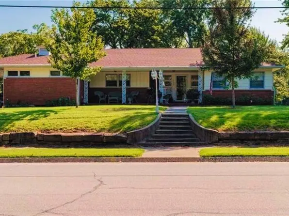 904 N Washington St, Nevada, MO 64772