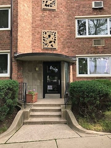 1st image of 1922 W Norwood St APT 1B
