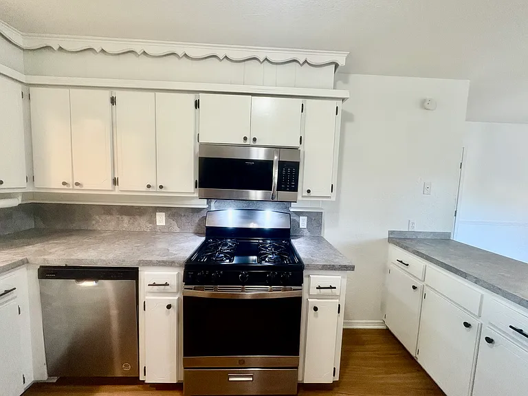 1321 W Pittsburg St — Photo 11