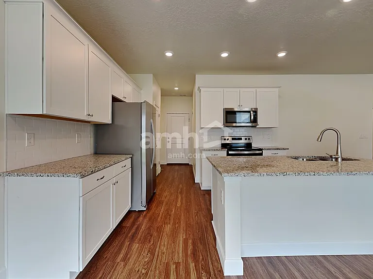 2317 E Surry Way — Photo 3