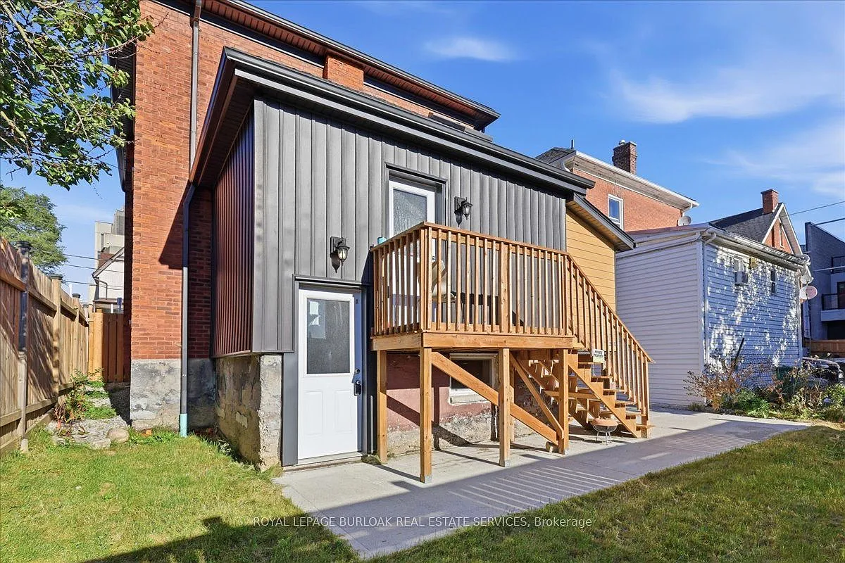 3 bed, $1,800 — Photo 2