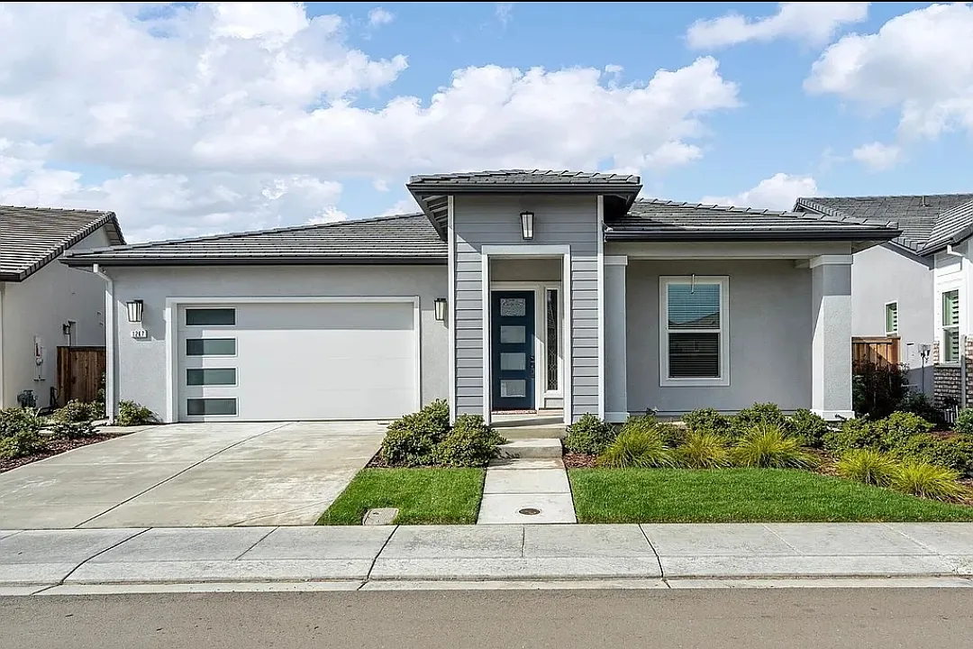 Laurel Dr, Manteca — Photo 1