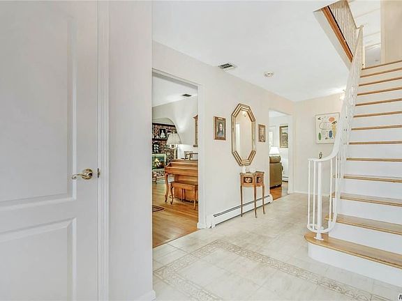 3rd image of 4 Gateway Ct
