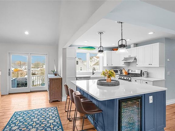 3rd image of 206 Reservoir Rd