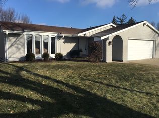 730 E Canterbury Dr, Arlington Heights, IL 60004