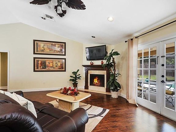 4th image of 180 Westmoor Bnd