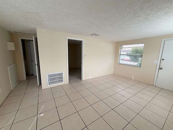 4th image of 5543 Silver Spur Dr