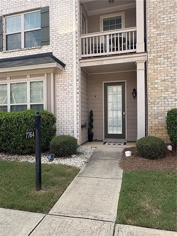 3 bed, 2.5 bath, 1946 sqft, $2,600 — Photo 2
