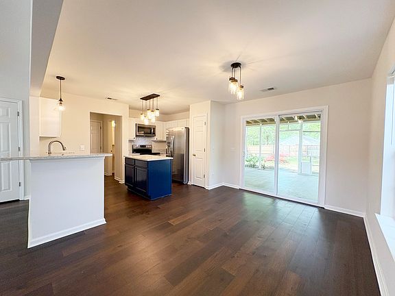 5th image of 2446 Albacore Ave