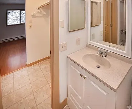 3 bed, 1128 sqft, $4,500 — Photo 4
