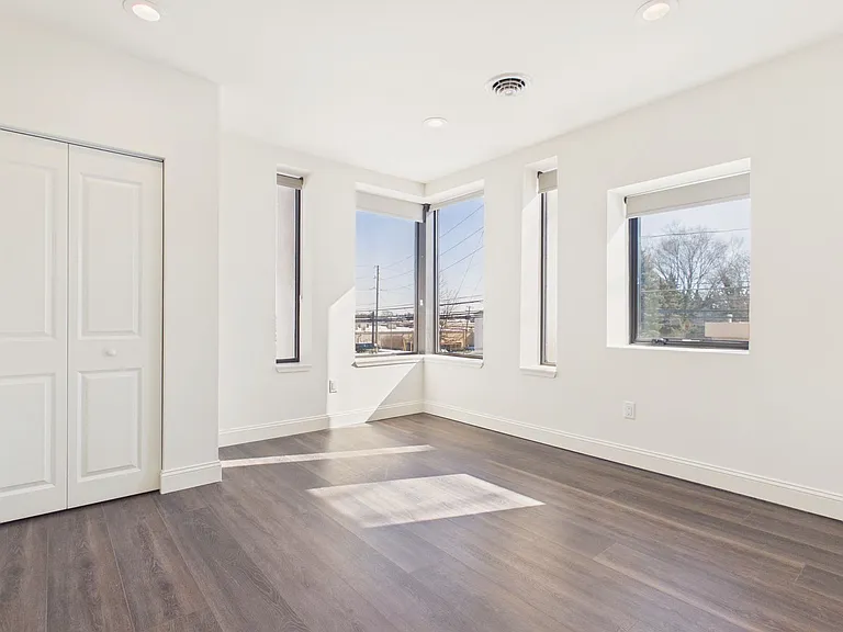 1400 Market St — Photo 18