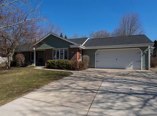 858 Prairie Run, Grafton, WI 53024
