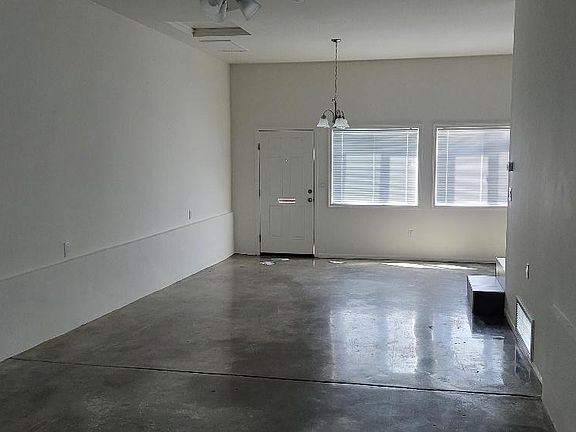 4th image of 10450 Burnet Ave