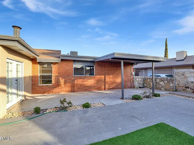 3709 Roslyn Dr — Photo 26