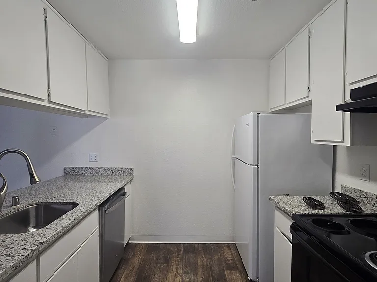 Plumwood Apartments — Photo 8