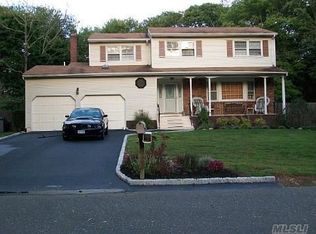 101 Van Bomel Blvd, Oakdale, NY 11769