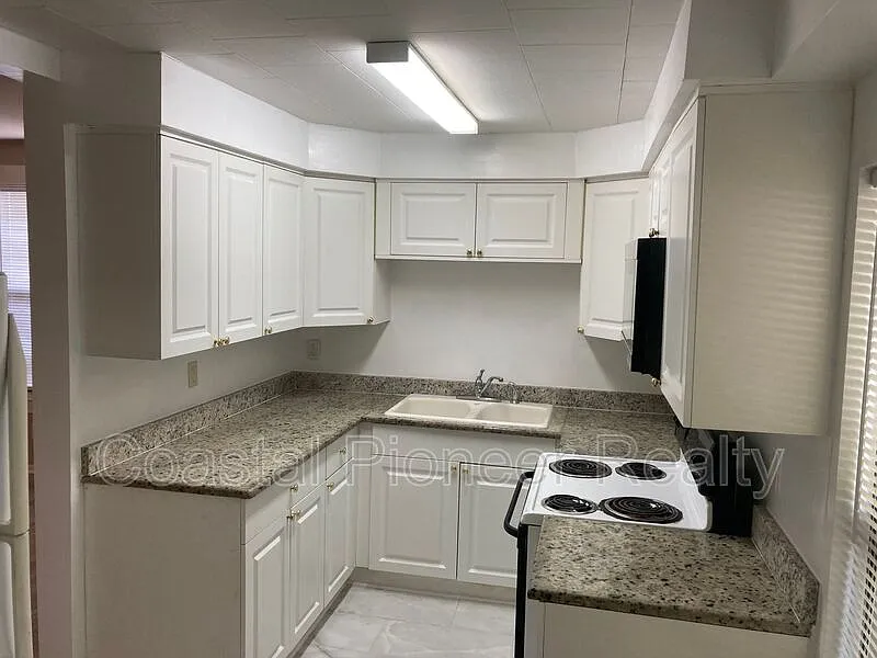 1 bed, 1.0 bath, 700 sqft, $1,250 — Photo 2
