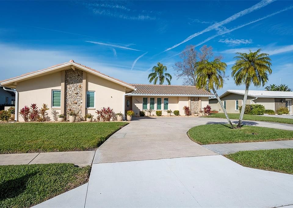1st image of 13797 Pinecrest Dr
