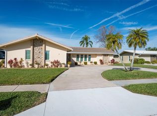 13797 Pinecrest Dr, Largo, FL 33774