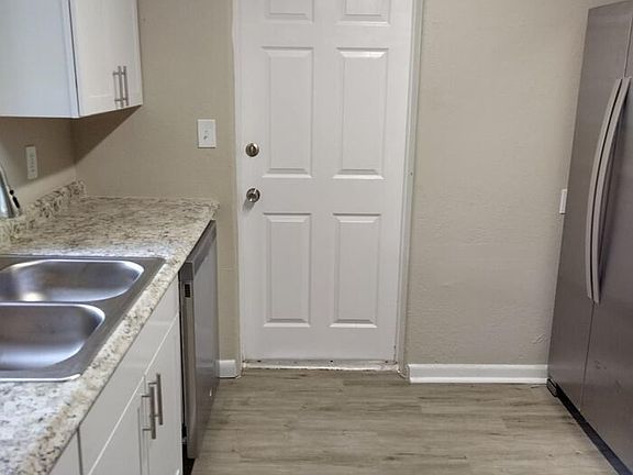 3rd image of 3520 Lake Lawne Ave