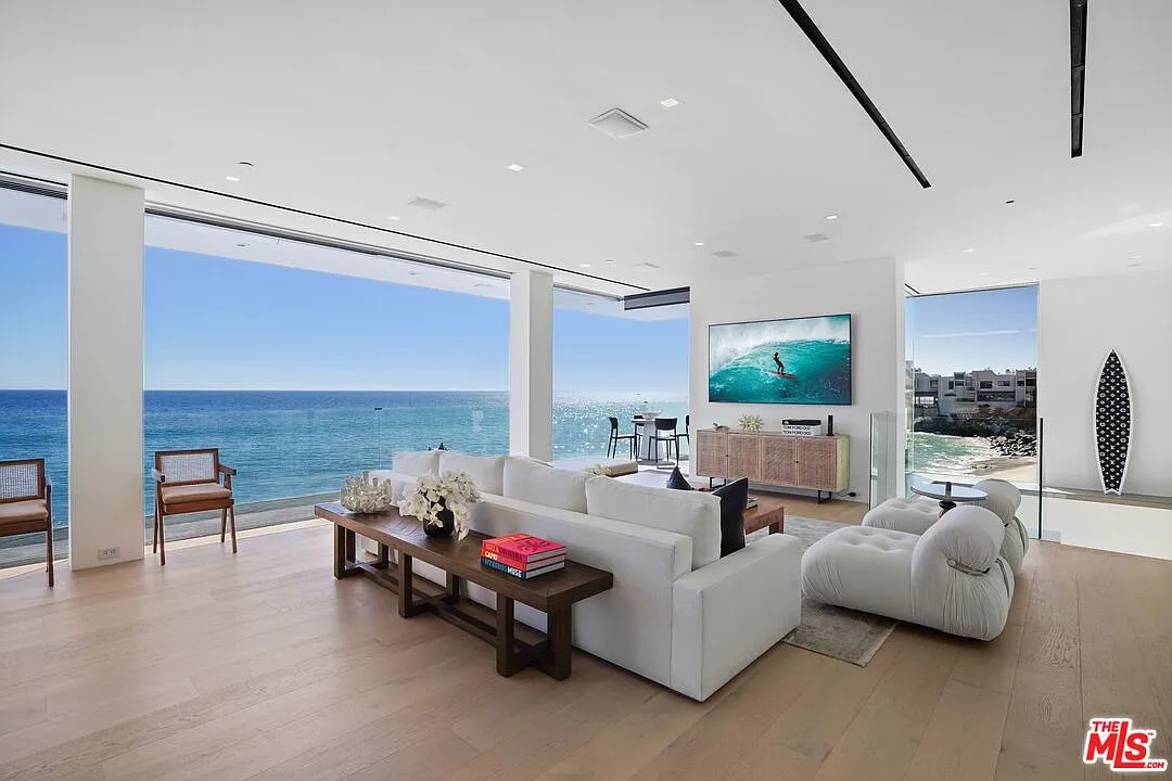 5 bed, 5.5 bath, 4608 sqft, $50,000 — Photo 1
