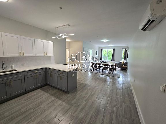 4th image of 130-124 Ellis Ave #208A