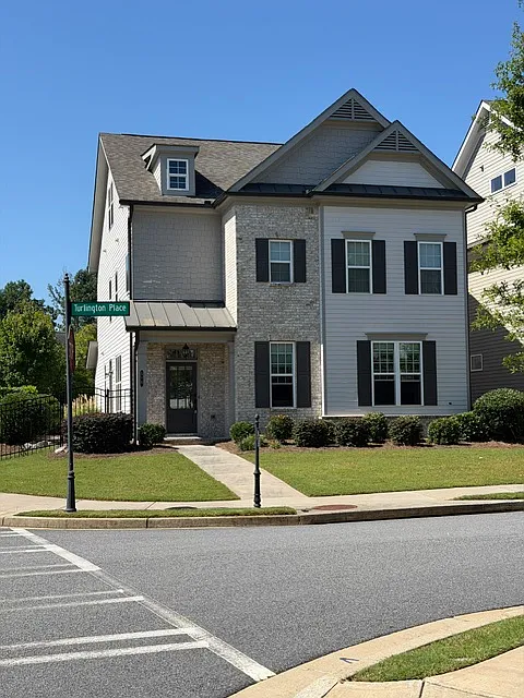 4 bed, 3.5 bath, 2681 sqft, $4,950 — Photo 1