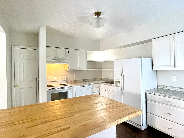 41 Mullins Hl #B — Photo 2