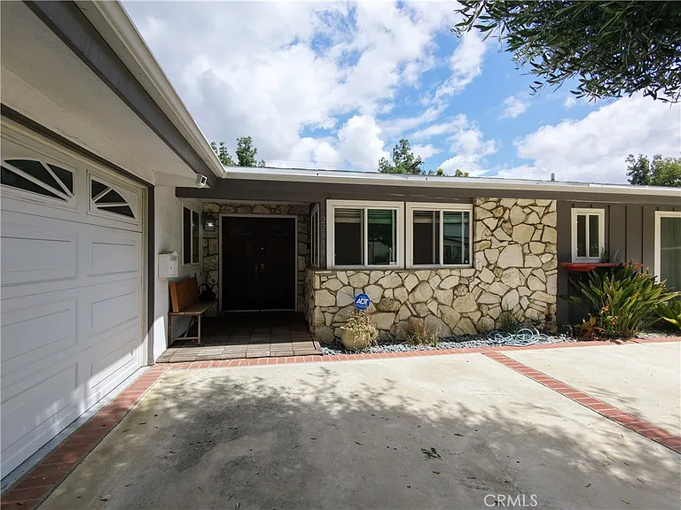 22951 Austin St — Photo 2
