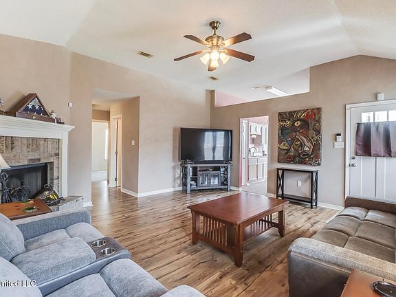 2nd image of 14189 Cypress Ct