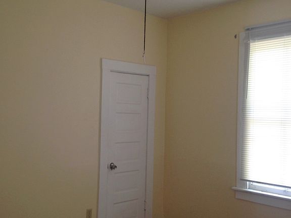 3rd image of 5021 Temple St #B