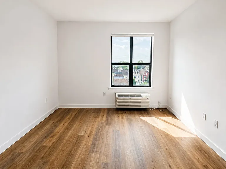 26 Freeway Dr E #213 — Photo 8