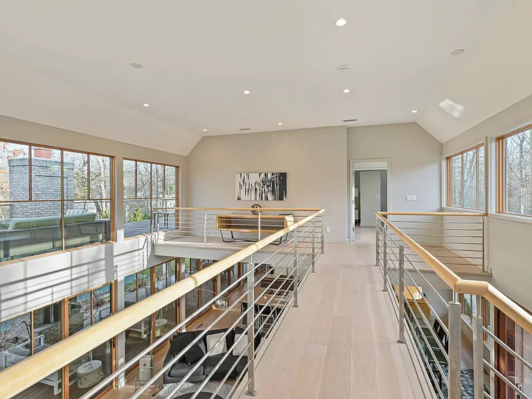 74 Hillside Dr E — Photo 10